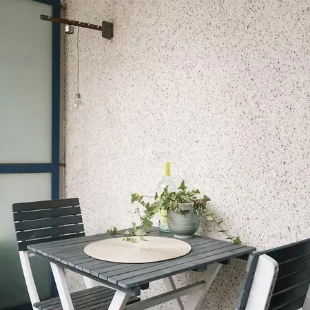 Apartment Peaceful Artsy