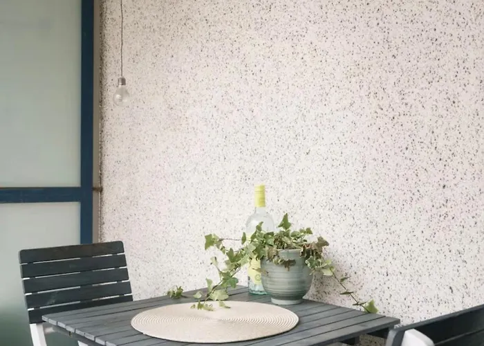 Apartment Peaceful Artsy